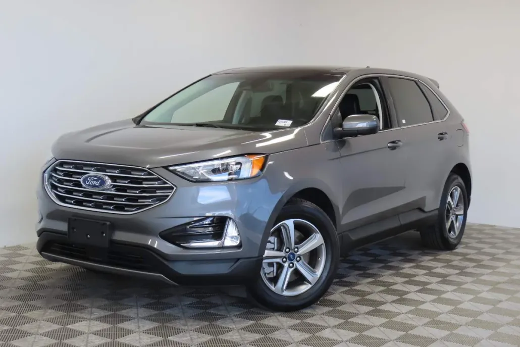 2022 Ford Edge SEL photo 1