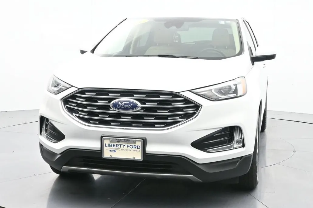 2021 Ford Edge SEL photo 1