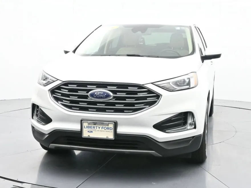 2021 Ford Edge SEL photo 1