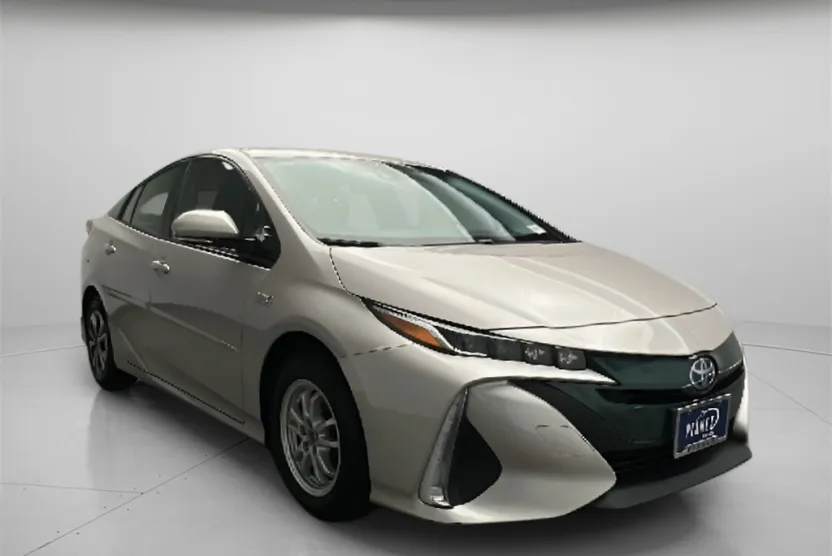 2017 Toyota Prius Prime Advanced photo 1