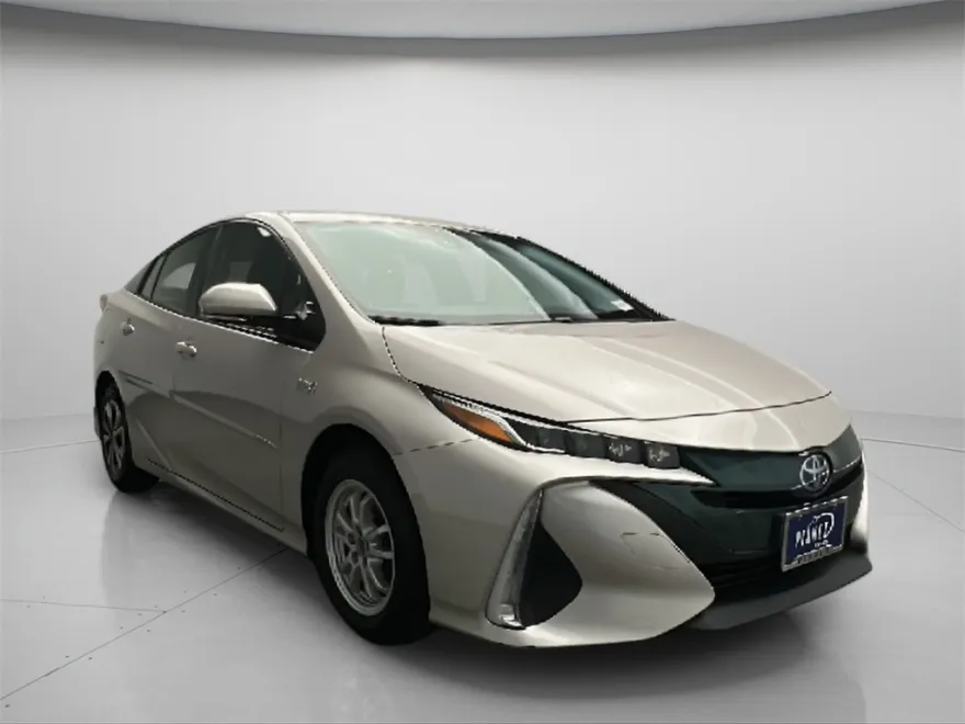2017 Toyota Prius Prime Advanced photo 1