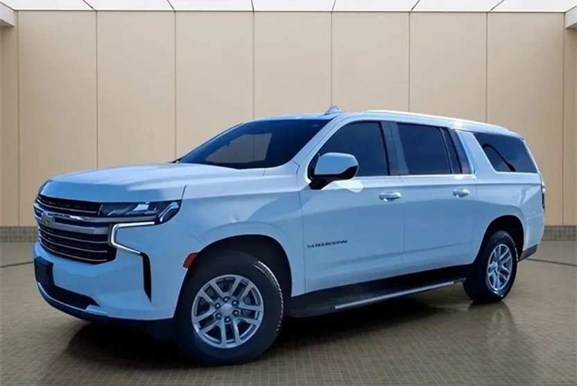 2023 Chevrolet Suburban LT photo 1