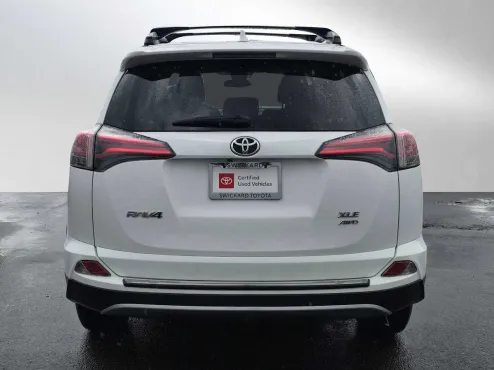 2017 Toyota RAV4 XLE photo 4
