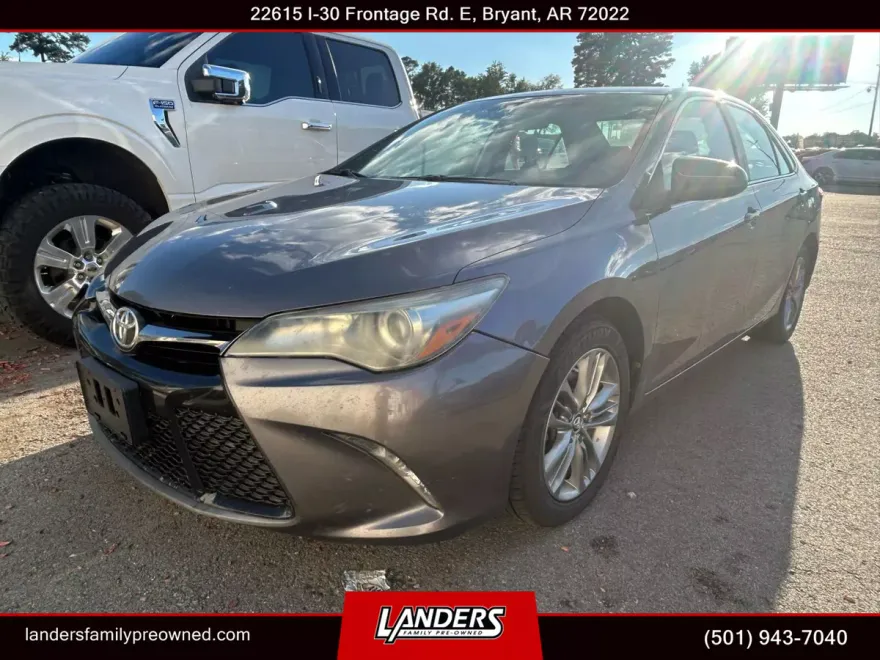 2015 Toyota Camry LE photo 1