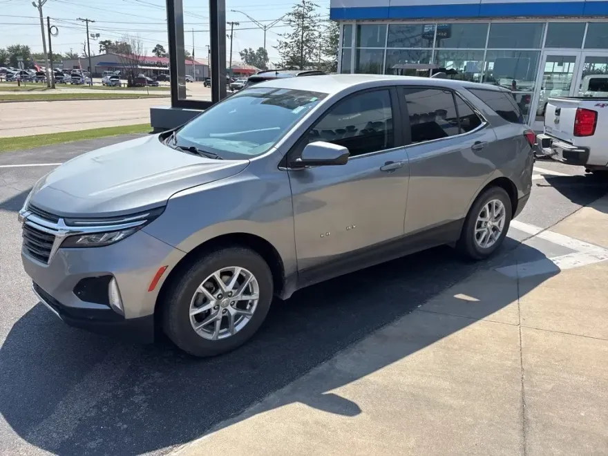 2023 Chevrolet Equinox LT photo 1