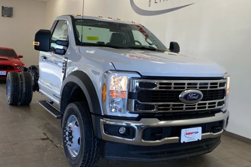 2024 Ford F-600 photo 1