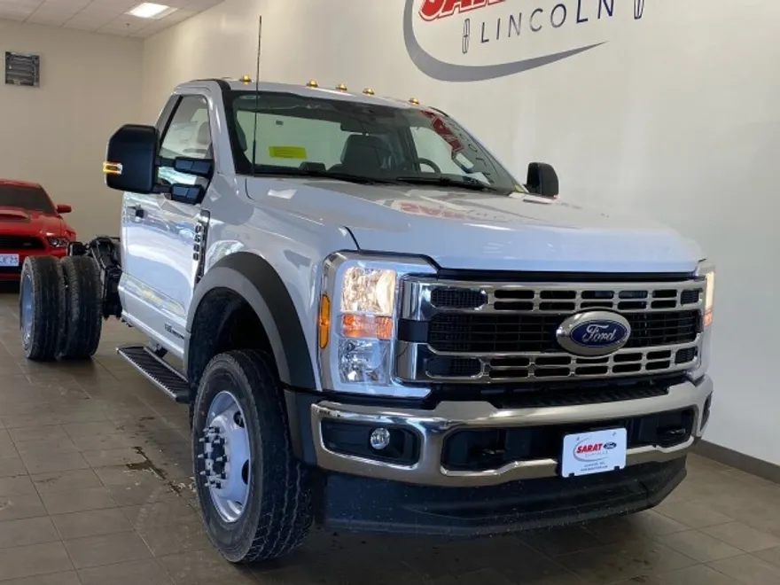 2024 Ford F-600 photo 1