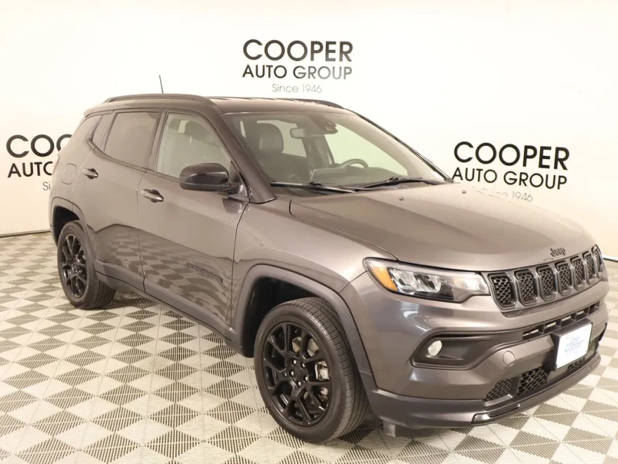 2024 Jeep Compass Latitude photo 1
