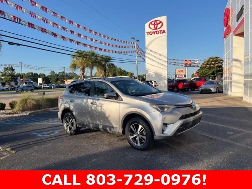 2016 Toyota RAV4 XLE photo 1