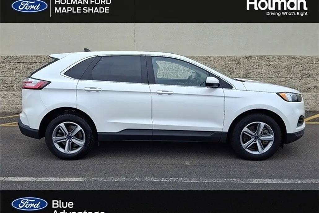 2022 Ford Edge SEL photo 1