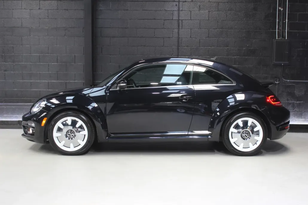 2019 Volkswagen Beetle SE photo 1