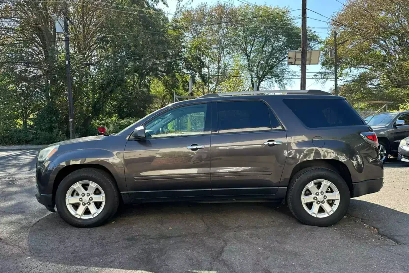 2013 Gmc Acadia SLE photo 1