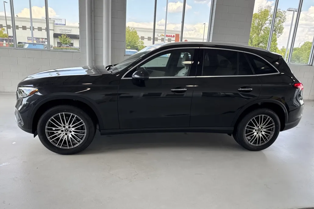 2026 Mercedes Benz GLC 300 photo 1