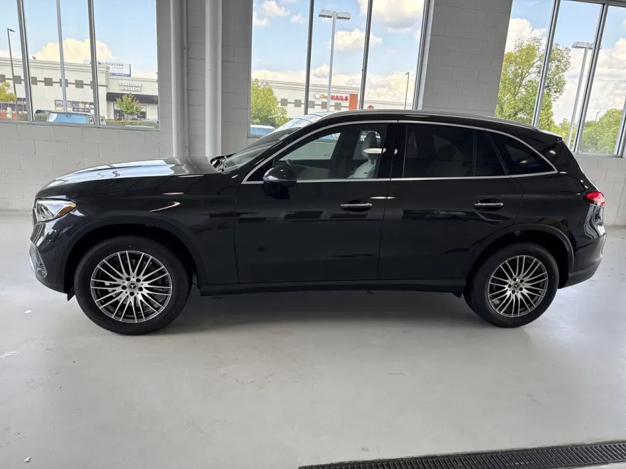 2026 Mercedes Benz GLC 300 photo 1