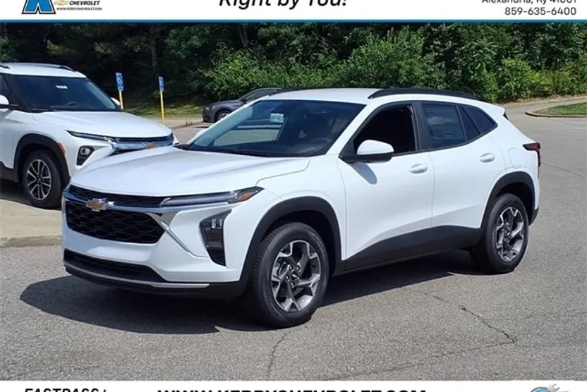 2025 Chevrolet Trax LT photo 1