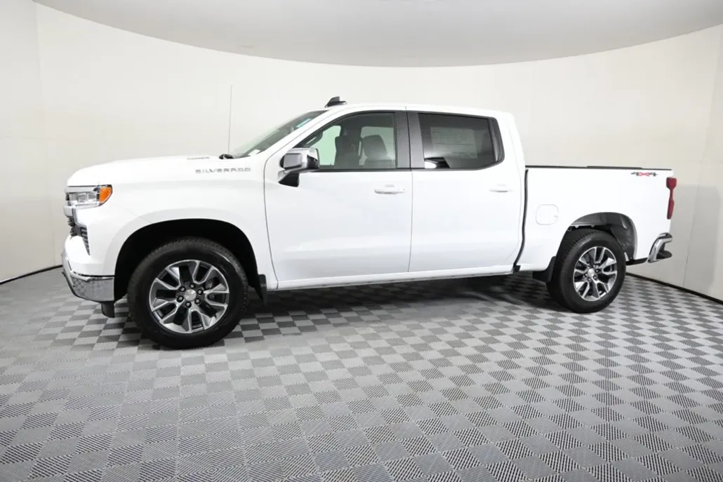 2025 Chevrolet Silverado 1500 LT photo 1
