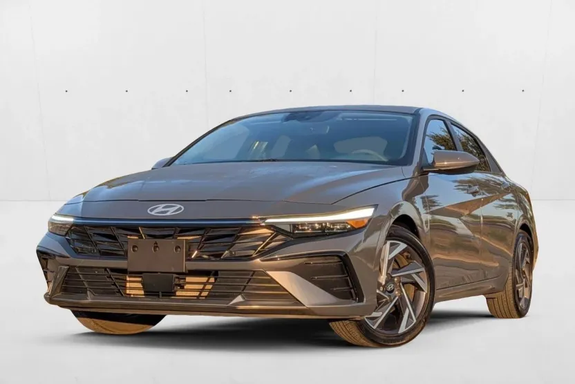 2024 Hyundai Elantra SEL photo 1