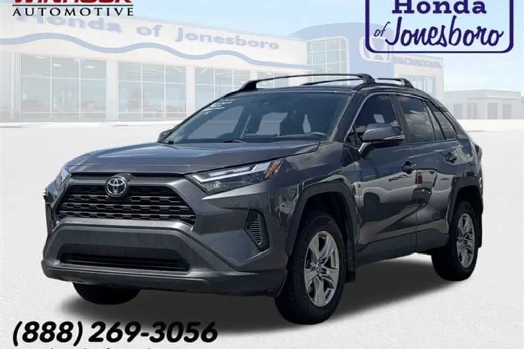 2023 Toyota RAV4 XLE photo 1