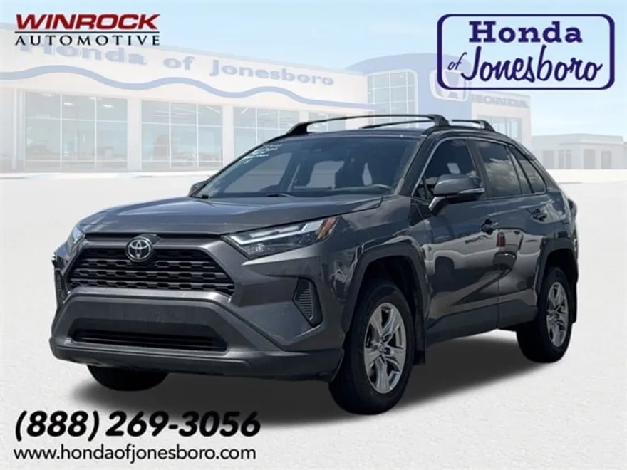 2023 Toyota RAV4 XLE photo 1