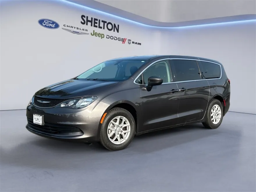 2019 Chrysler Pacifica Touring photo 1