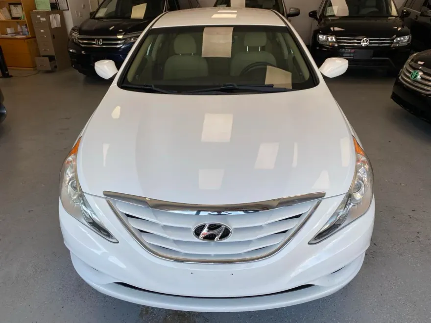 2012 Hyundai Sonata GLS photo 1