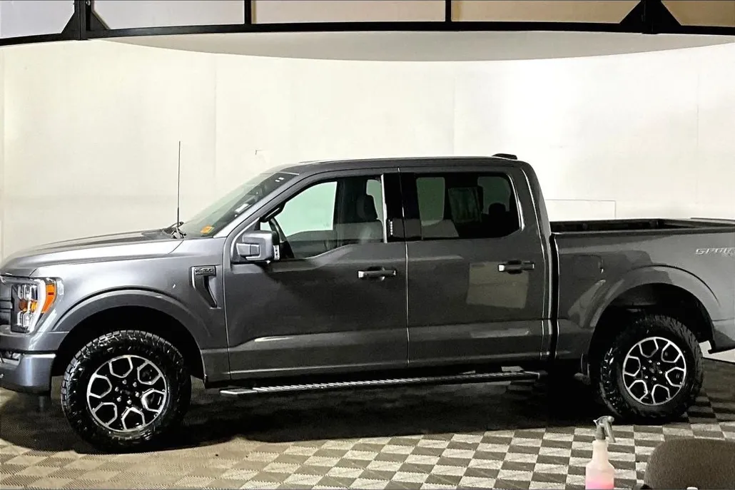 2023 Ford F-150 XLT photo 1