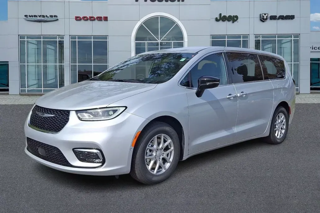 2026 Chrysler Pacifica photo 1