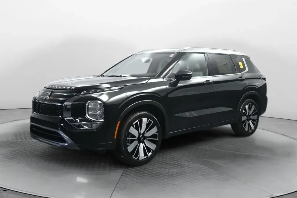 2025 Mitsubishi Outlander Platinum photo 1