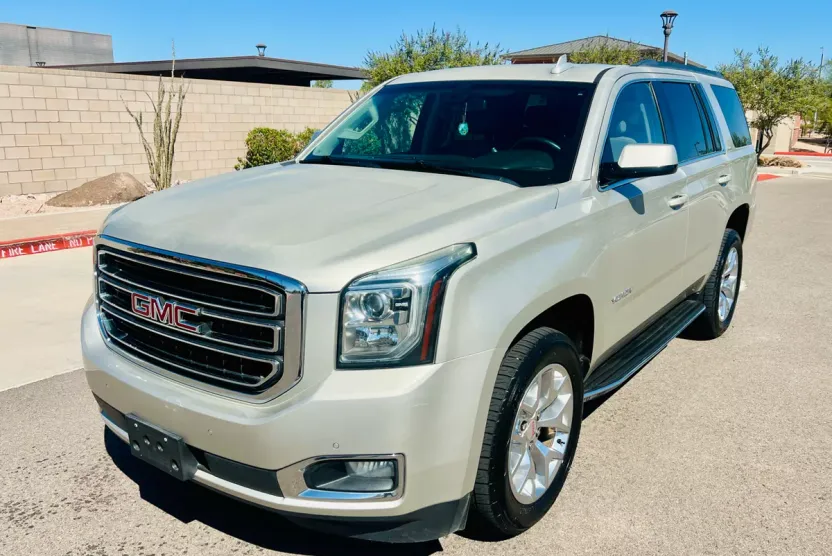 2017 Gmc Yukon SLE photo 1