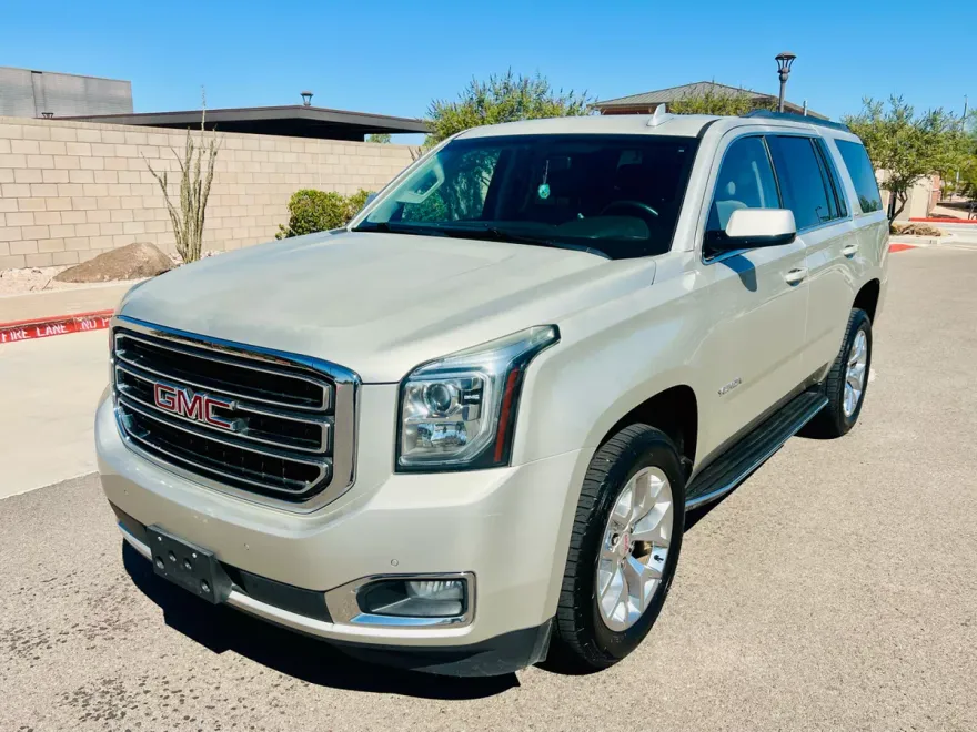 2017 Gmc Yukon SLE photo 1