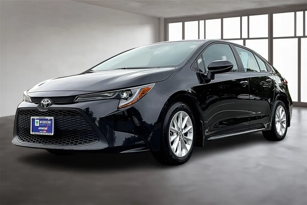 2022 Toyota Corolla LE photo 1