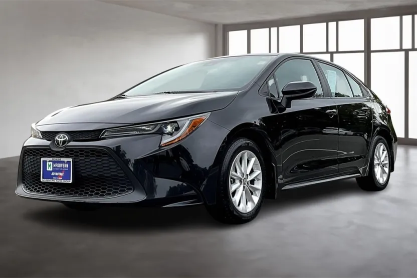 2022 Toyota Corolla LE photo 1