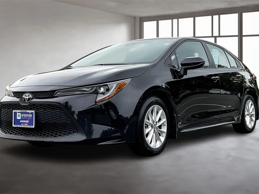 2022 Toyota Corolla LE photo 1