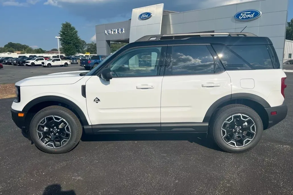 2025 Ford Bronco Sport Outer Banks photo 1