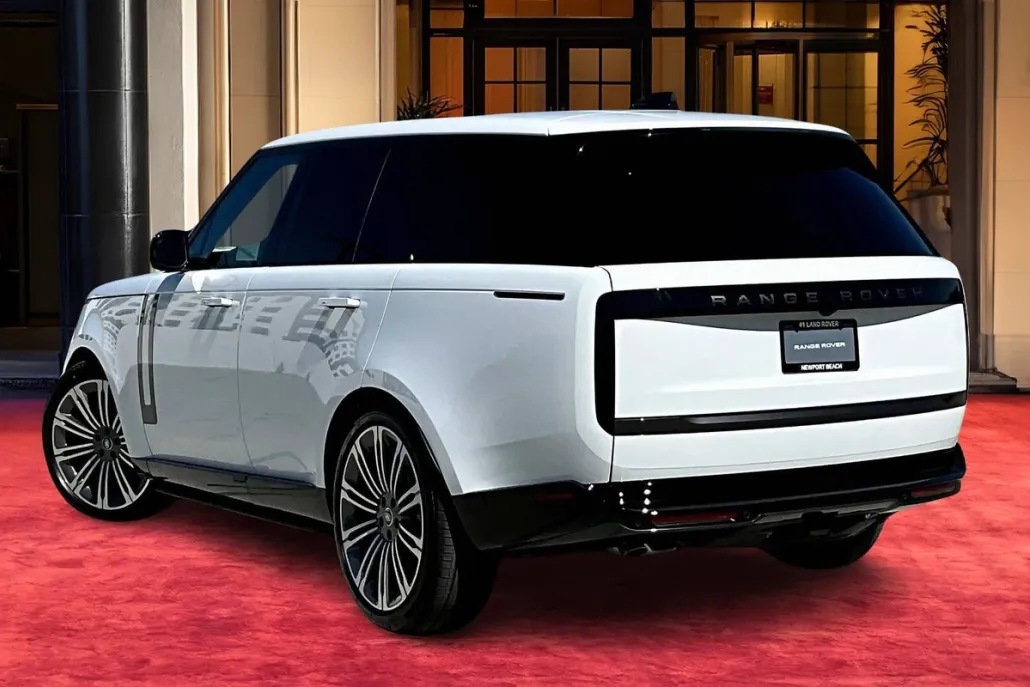 2025 Land Rover Range Rover SE photo 1