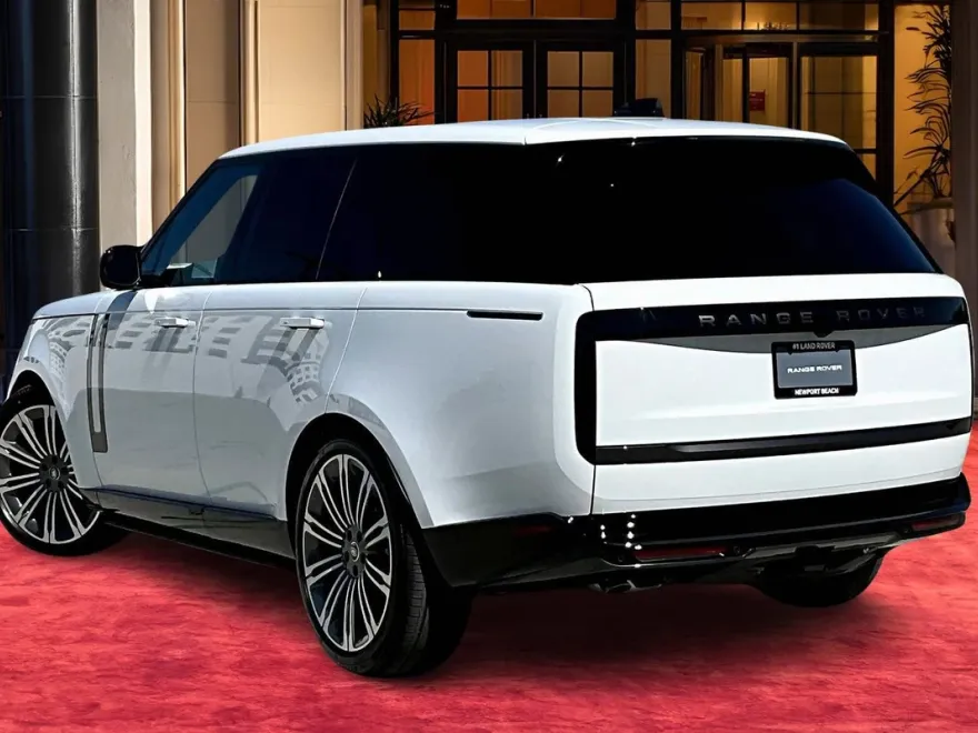 2025 Land Rover Range Rover SE photo 1