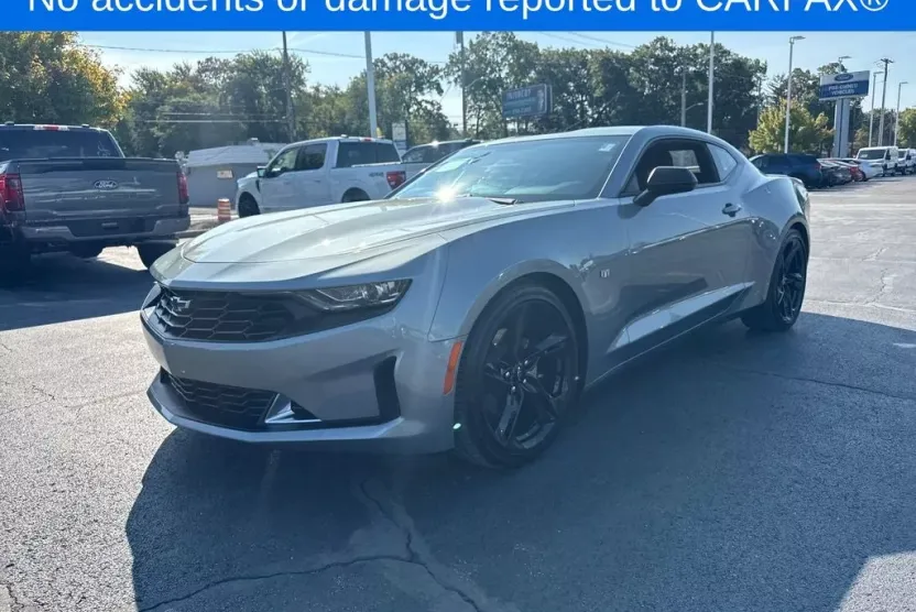 2023 Chevrolet Camaro 1LT photo 1
