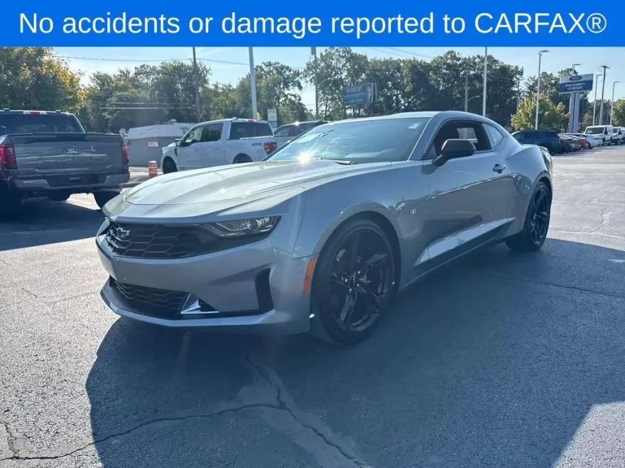 2023 Chevrolet Camaro 1LT photo 1