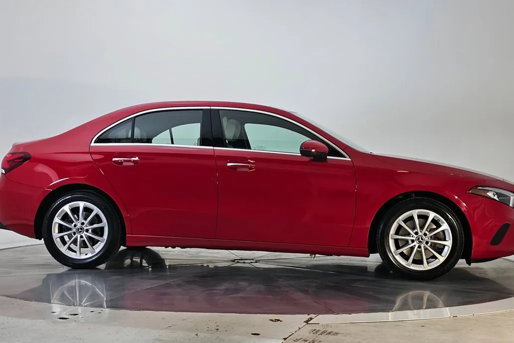 2020 Mercedes Benz A 220 4MATIC photo 1