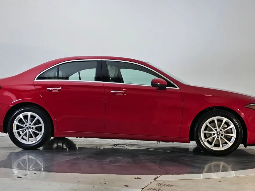 2020 Mercedes Benz A 220 4MATIC photo 1