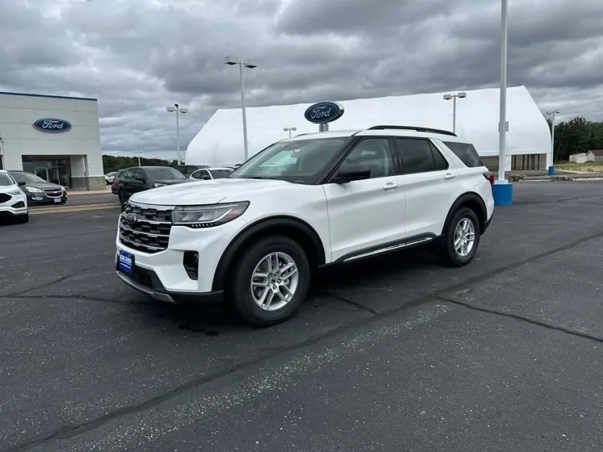 2025 Ford Explorer photo 1