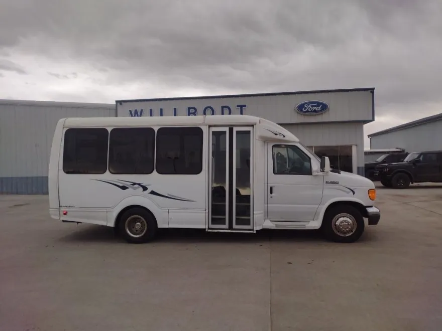 2006 Ford E-350 photo 1