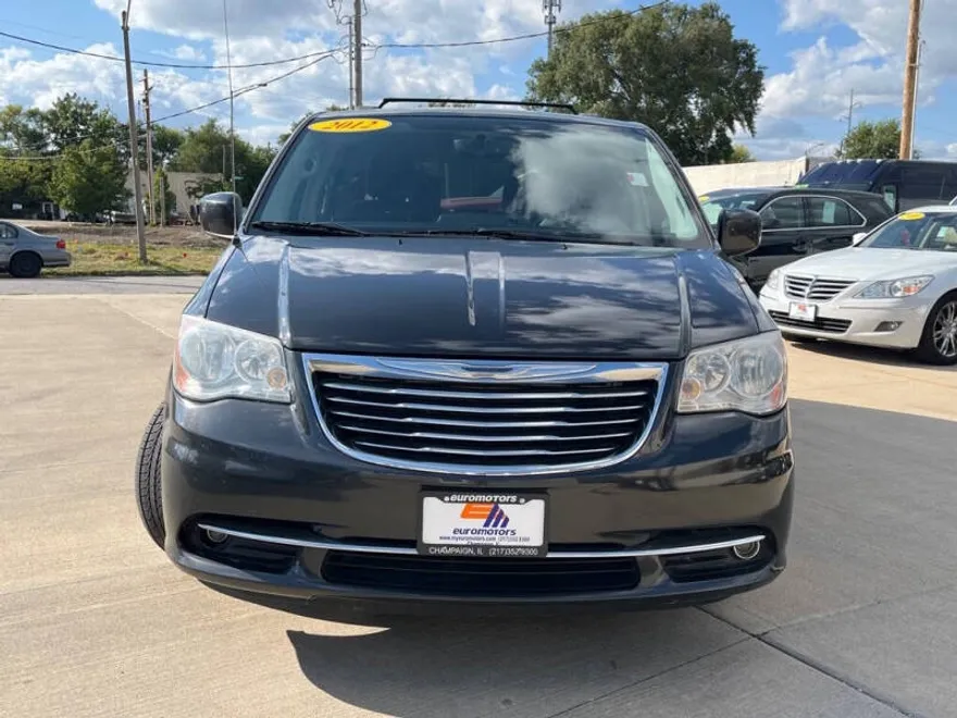 2012 Chrysler Town & Country Touring photo 1