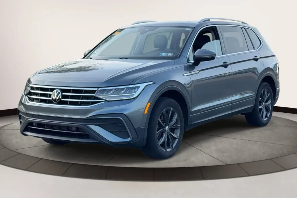2023 Volkswagen Tiguan SE photo 1