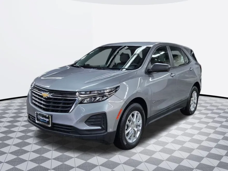 2023 Chevrolet Equinox LS photo 1