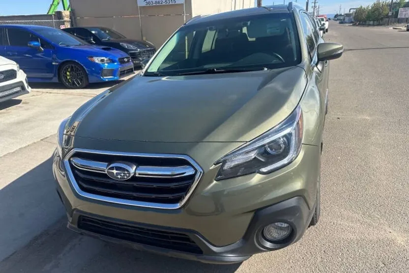 2019 Subaru Outback 3.6R Touring photo 1