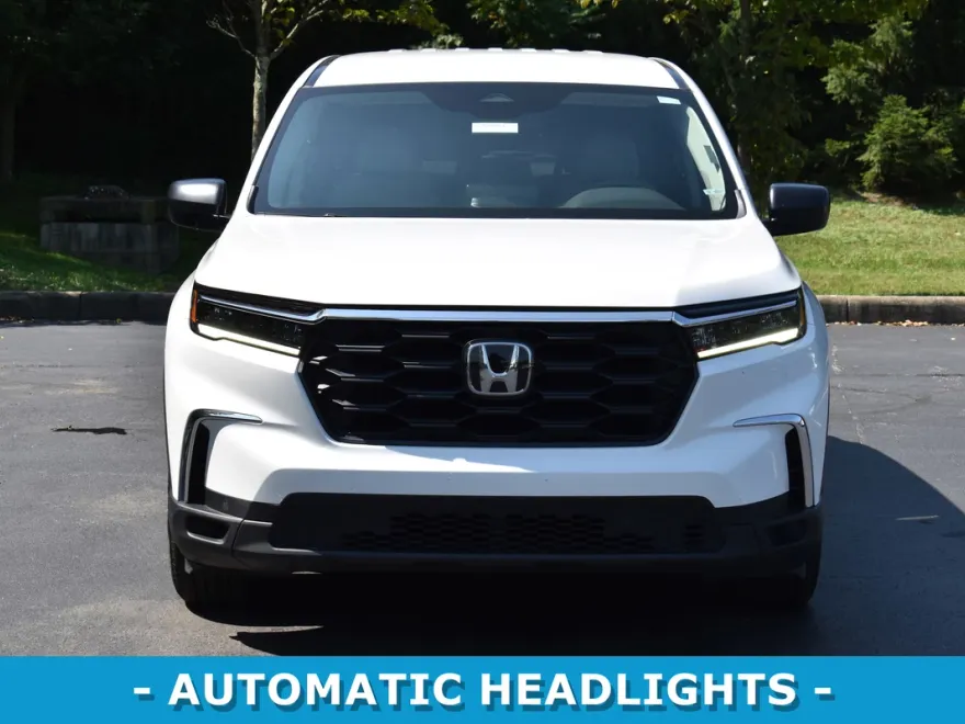 2023 Honda Pilot LX photo 1