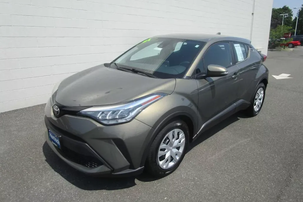 2021 Toyota C-HR LE photo 1