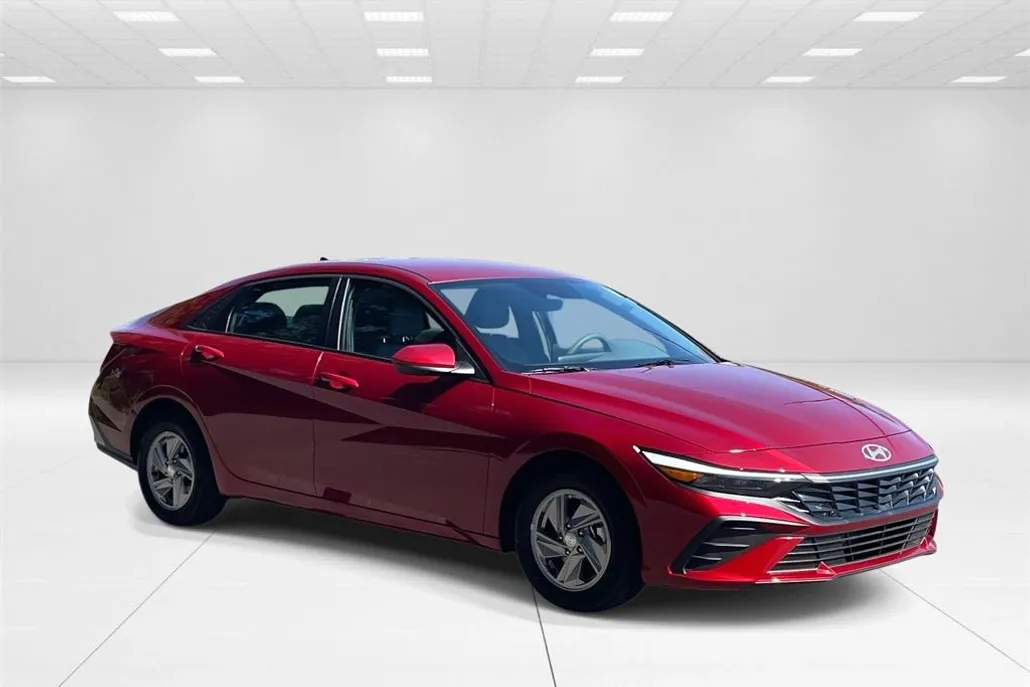 2025 Hyundai Elantra SE photo 1