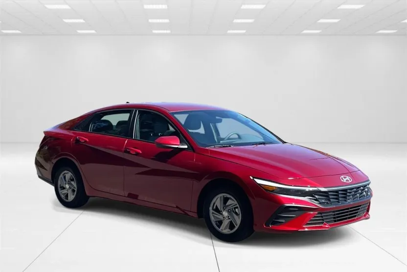 2025 Hyundai Elantra SE photo 1